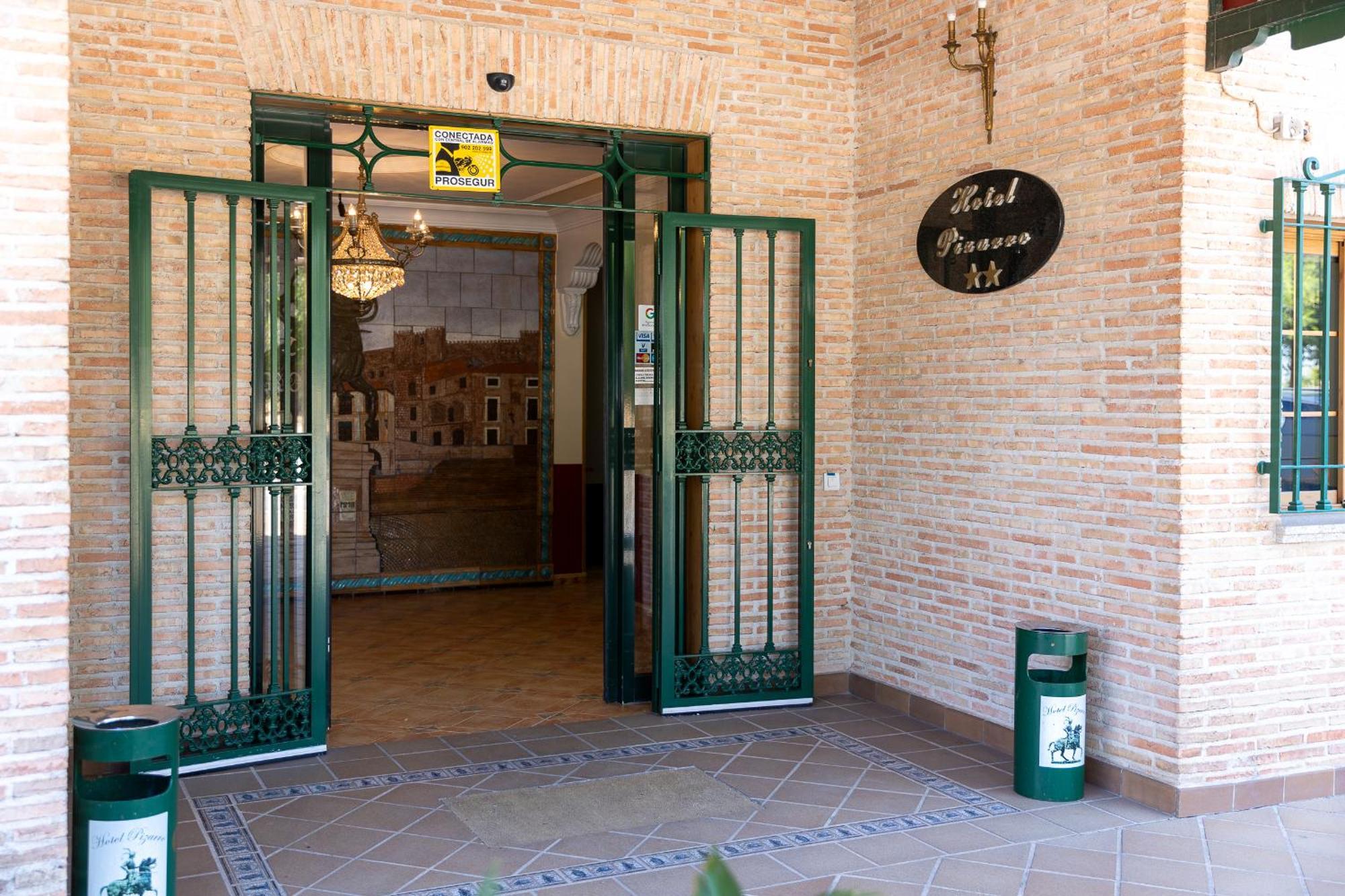 Hotel Pizarro อูมาเนส เด มาดริด ภายนอก รูปภาพ