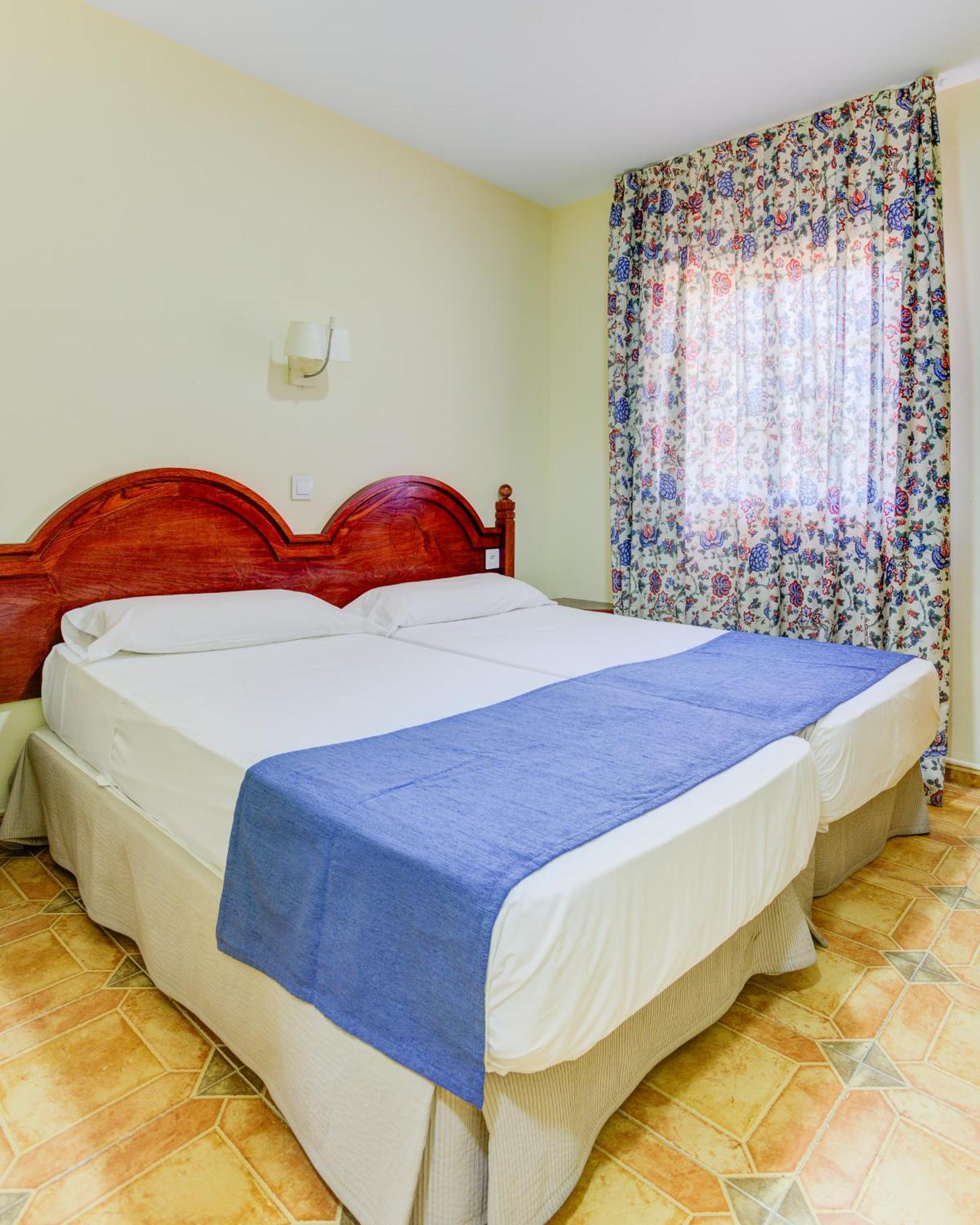 Hotel Pizarro อูมาเนส เด มาดริด ภายนอก รูปภาพ