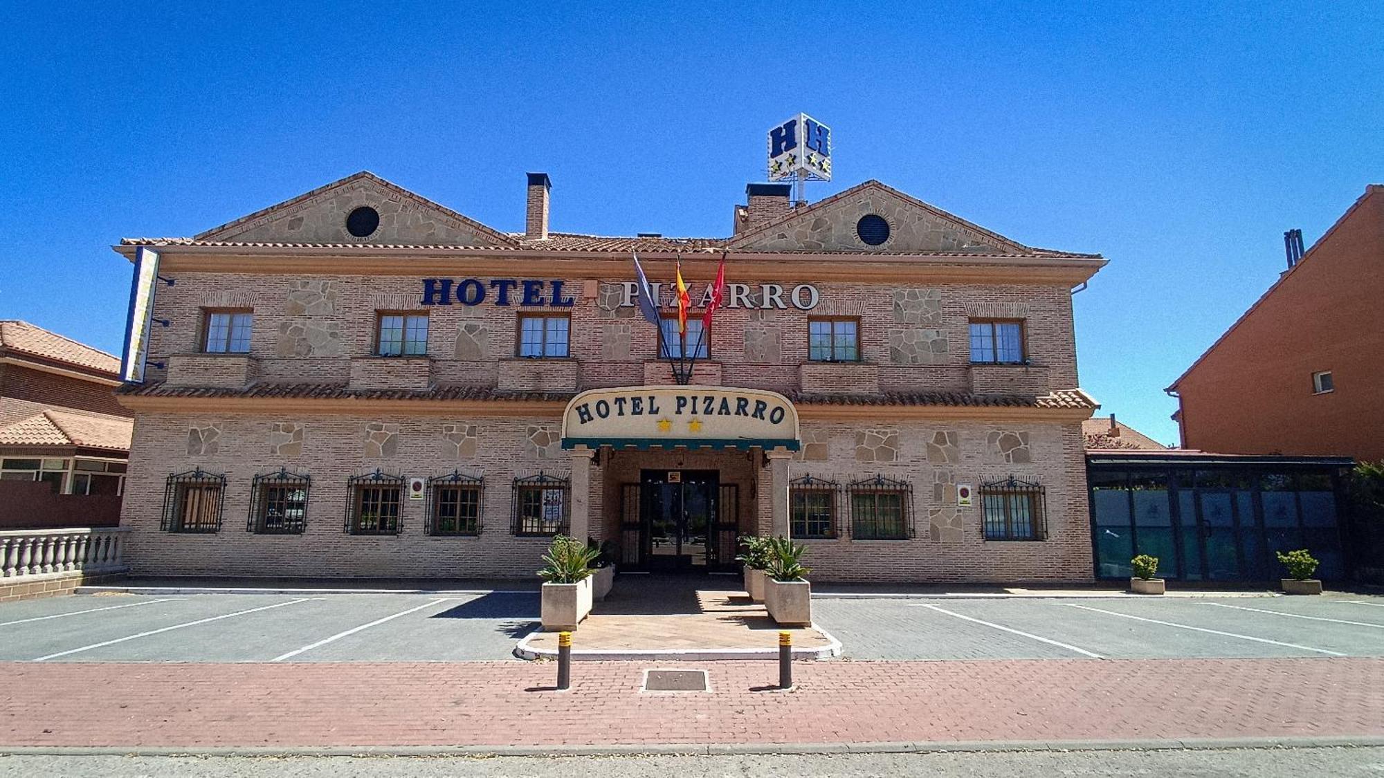 Hotel Pizarro อูมาเนส เด มาดริด ภายนอก รูปภาพ