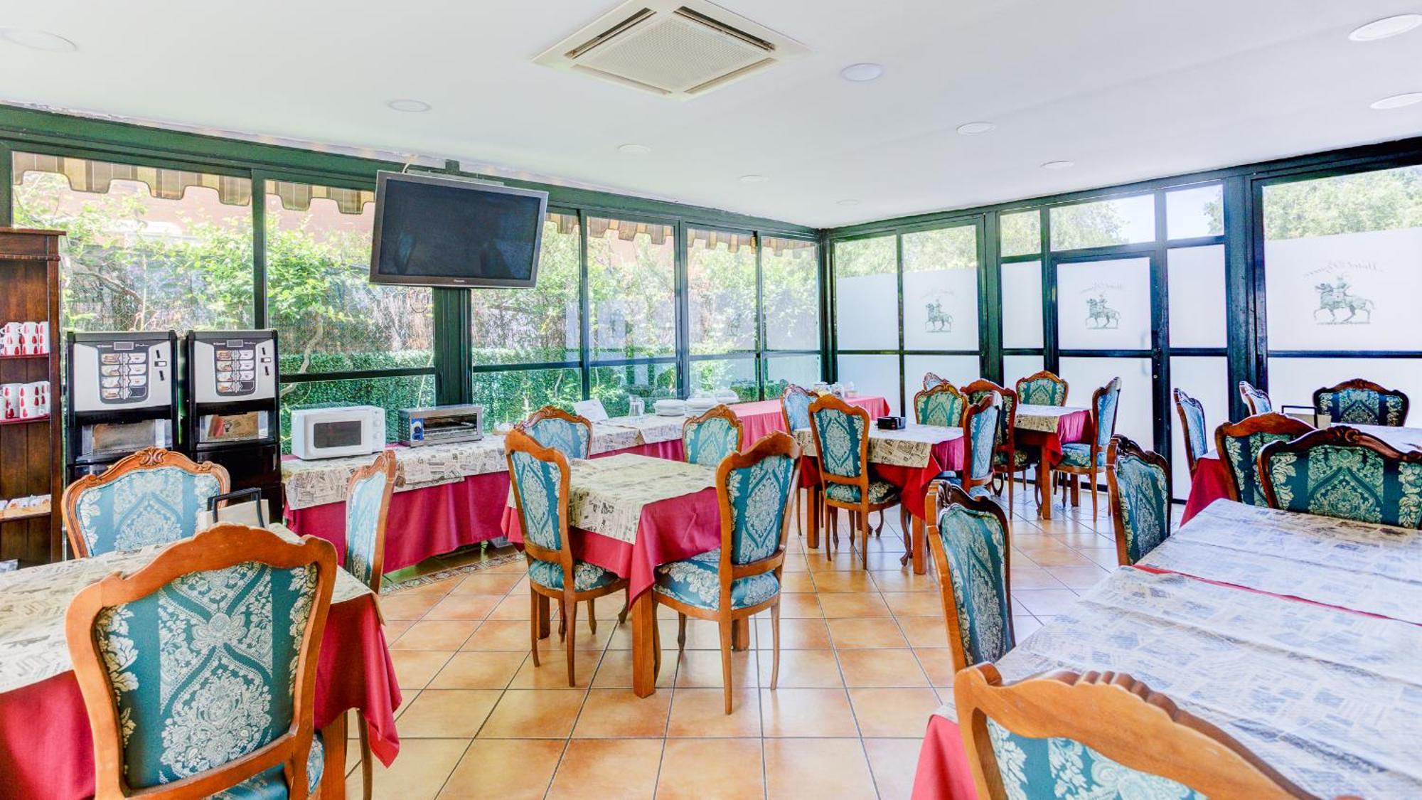 Hotel Pizarro อูมาเนส เด มาดริด ภายนอก รูปภาพ