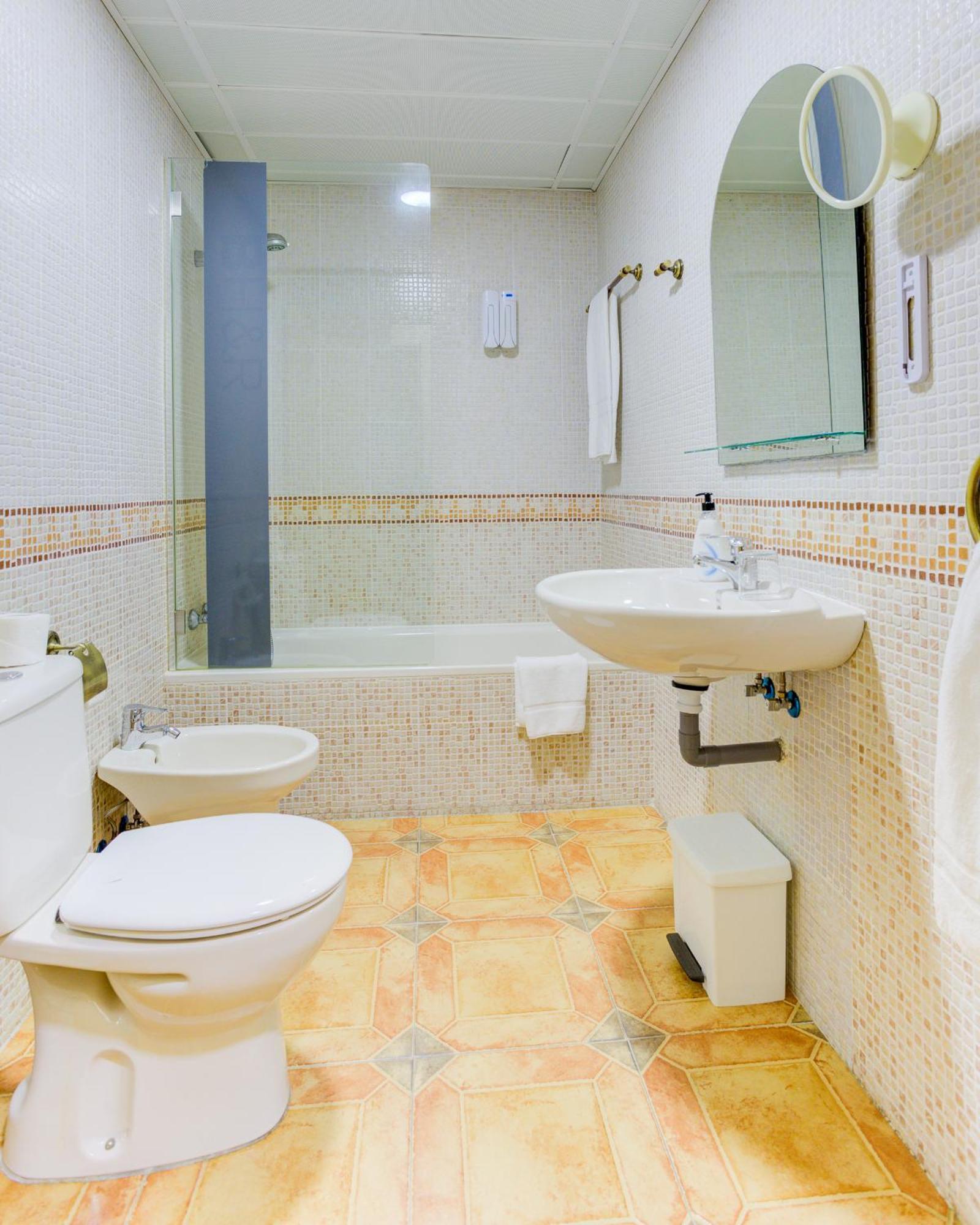 Hotel Pizarro อูมาเนส เด มาดริด ภายนอก รูปภาพ