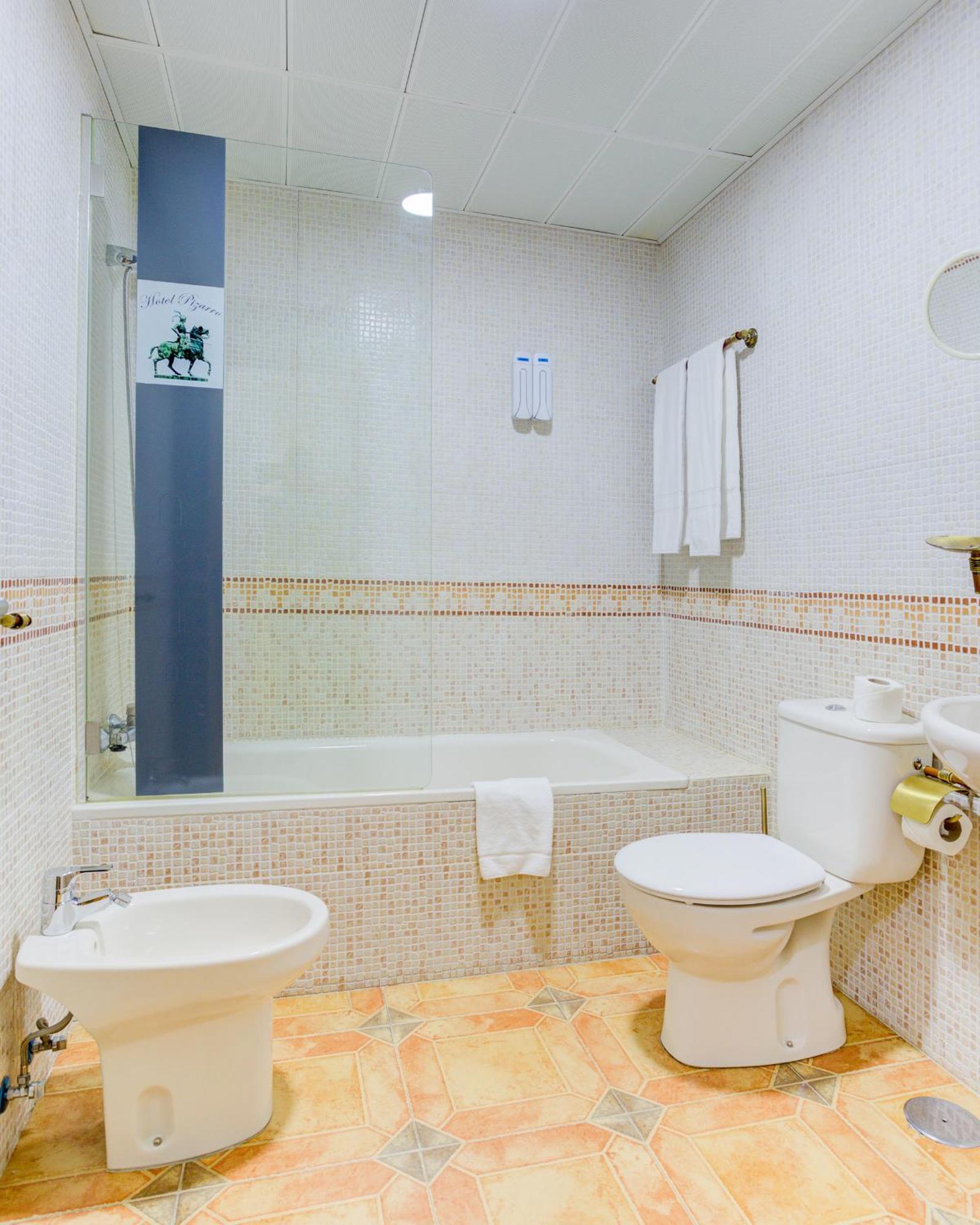 Hotel Pizarro อูมาเนส เด มาดริด ภายนอก รูปภาพ