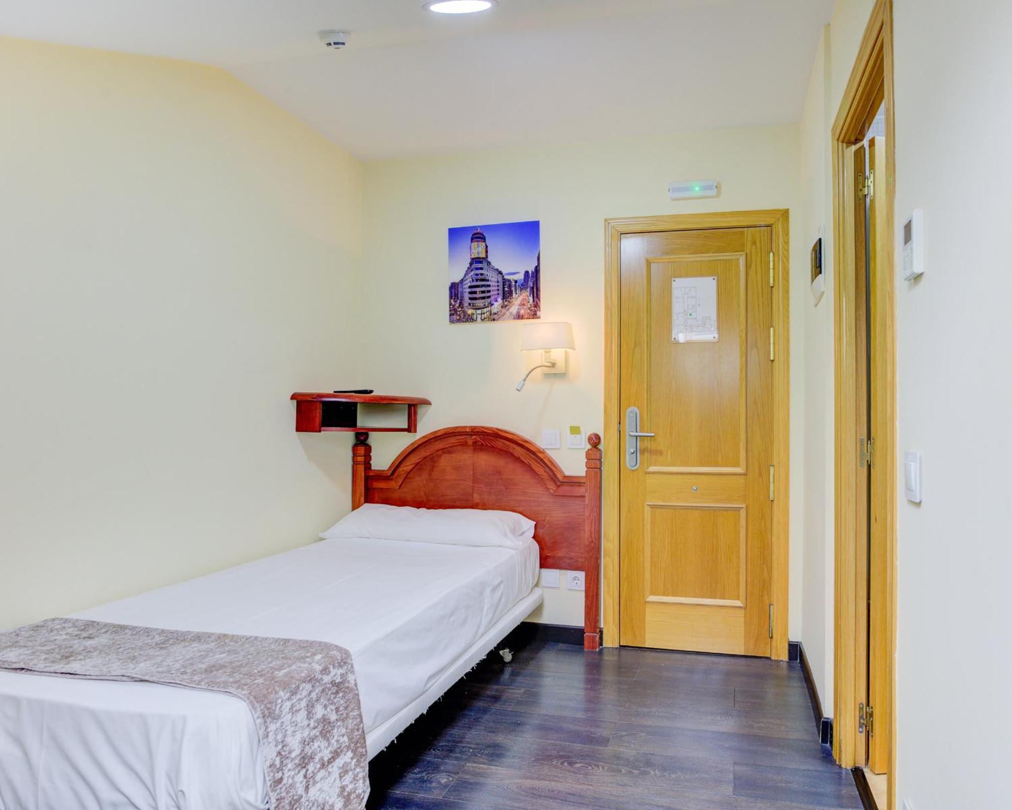 Hotel Pizarro อูมาเนส เด มาดริด ภายนอก รูปภาพ